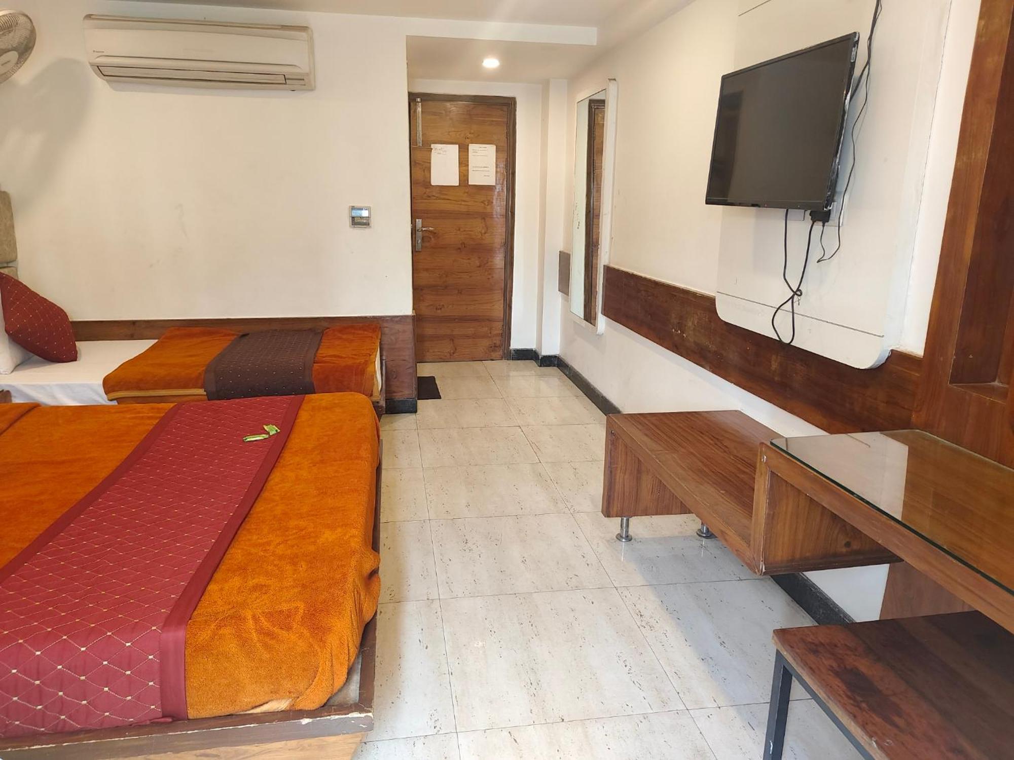 Hotel Homely By- Lee Cashew International Group Of A1rooms New Delhi