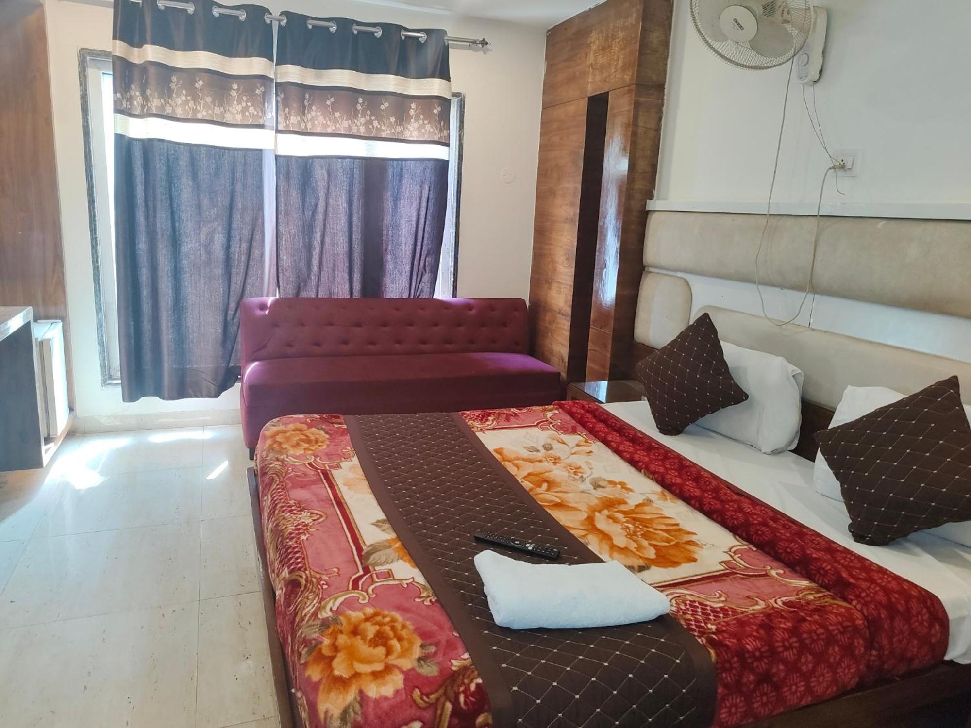 Homely By- Lee Cashew International Group Of A1rooms New Delhi
